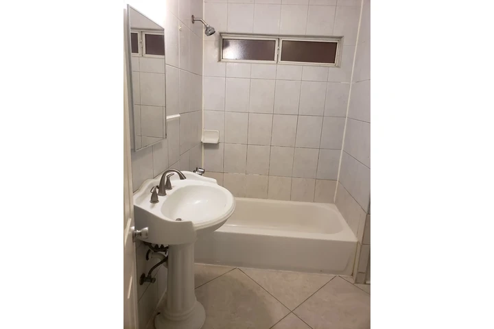 $1 : Casa 2 Rec en Montebello image 7