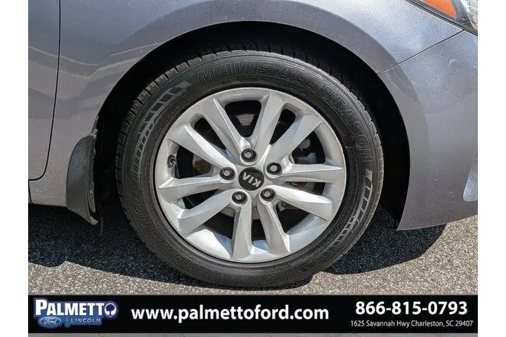 $10997 : Kia Forte 2017 S 4dr Sedan image 10