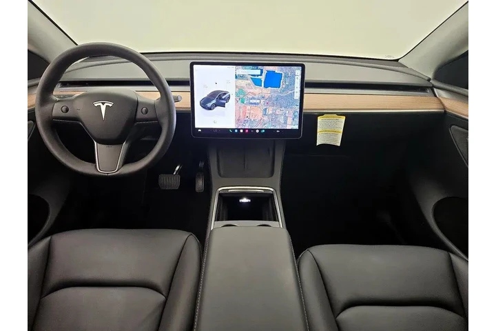 $39998 : Tesla Model Y 2025 Long Rang image 9