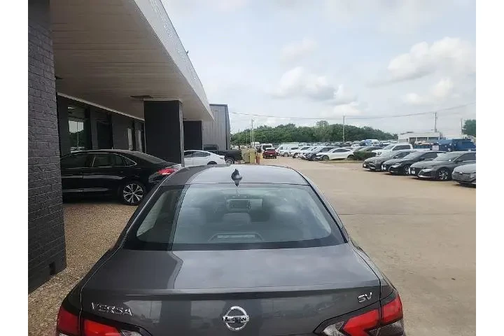 $9115 : Nissan Versa 2021 SV 4dr Sed image 6