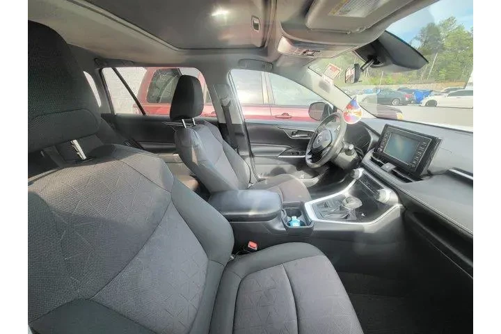 $19762 : Toyota RAV4 2019 AWD XLE 4dr image 8
