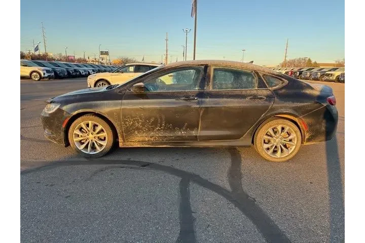 $6000 : Chrysler 200 2015 AWD S 4dr image 5