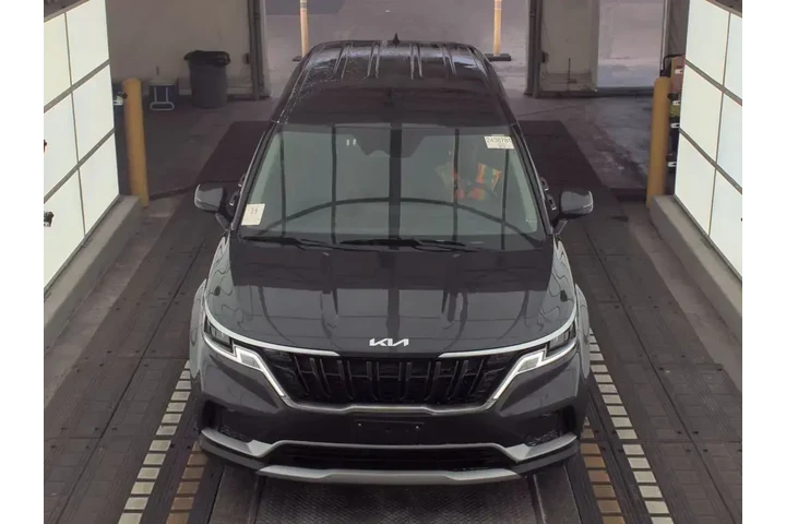 $28493 : Kia Carnival 2024 LX 4dr Min image 2