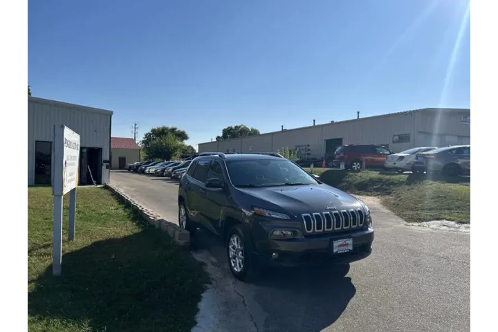 $7990 : 2015 Cherokee Latitude image 7