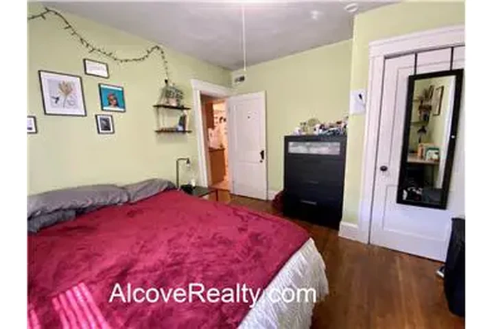 $3900 : Rental property with 3 bedro image 4