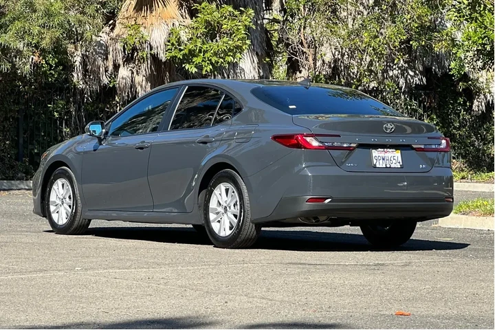 Toyota Camry 2025 LE 4dr Sed image 5