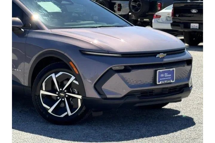 $28747 : Chevrolet Equinox EV 2026 LT image 2