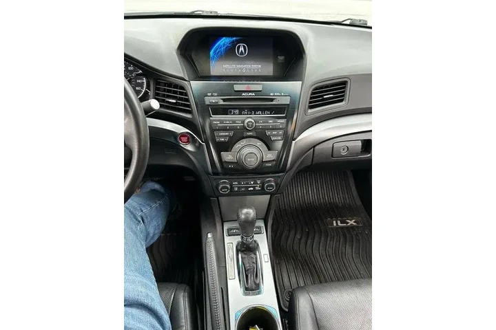 2013 ILX 5-Spd AT w/ Technolo image 10