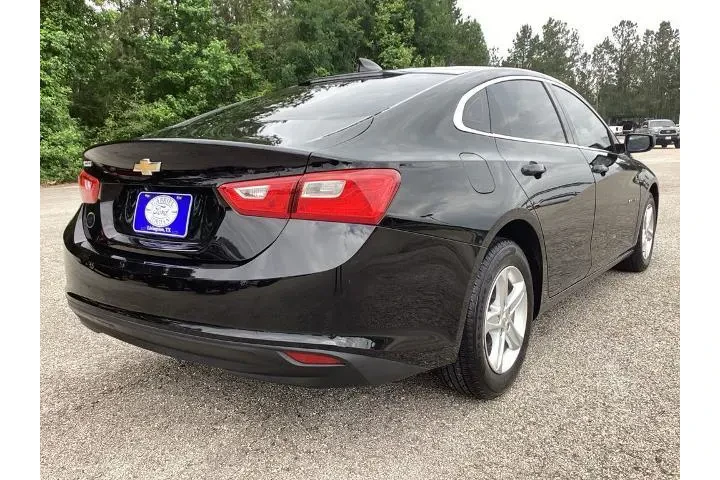 $17762 : Chevrolet Malibu 2023 LS 4dr image 5
