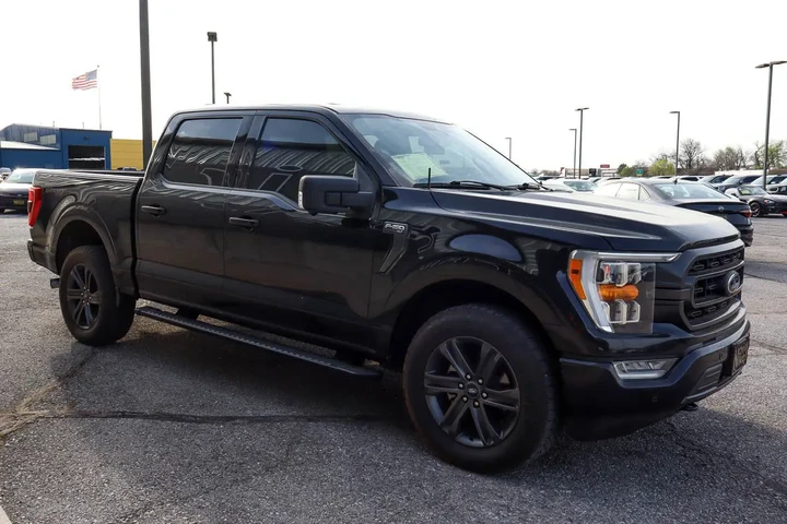 $32587 : 2021 F-150 XLT 4WD SuperCrew image 3