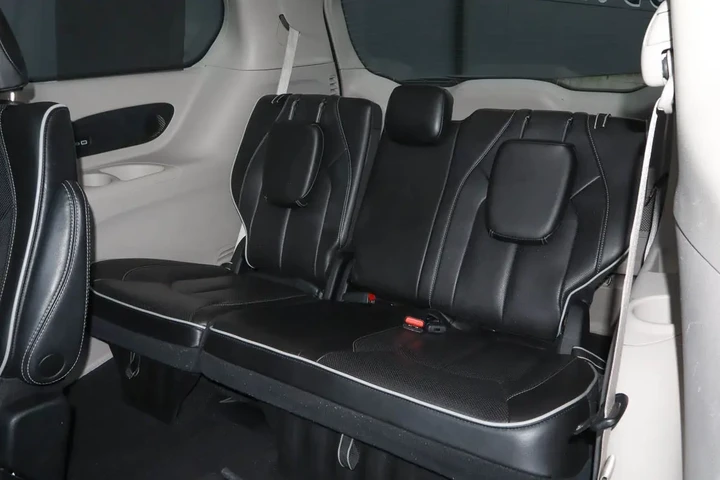 $26488 : 2023 Pacifica Limited FWD image 10