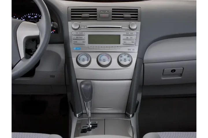 2010 Camry Sedan 4D image 10