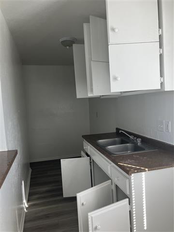 $1450 : 1 bed 1bath image 3