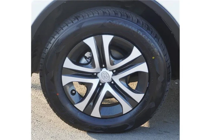 $14984 : 2017 RAV4 LE image 10