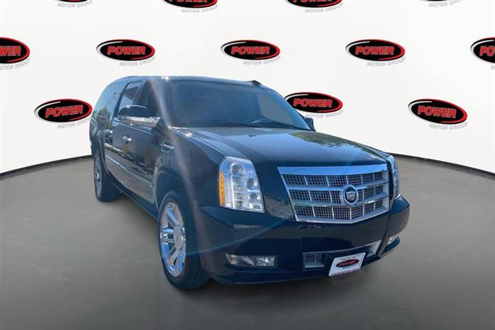 $23795 : Used 2014 Escalade ESV AWD 4d image 9