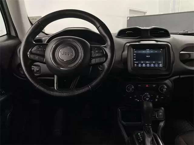 $12439 : Pre-Owned 2018 Renegade Latit image 5