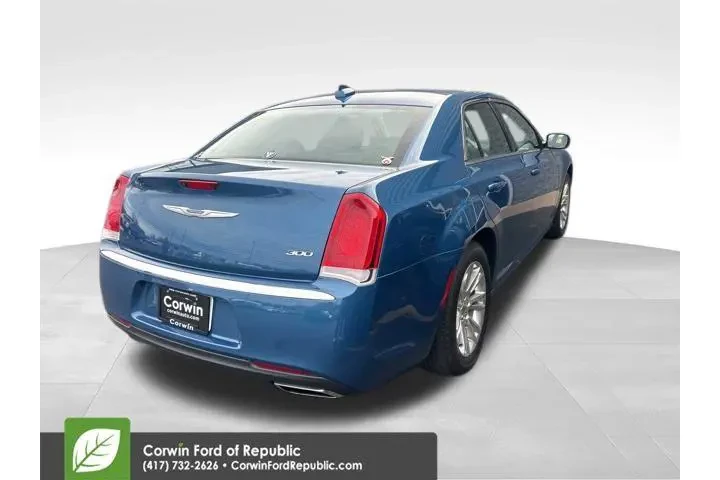 $22989 : Chrysler 300 2021 Touring 4d image 5