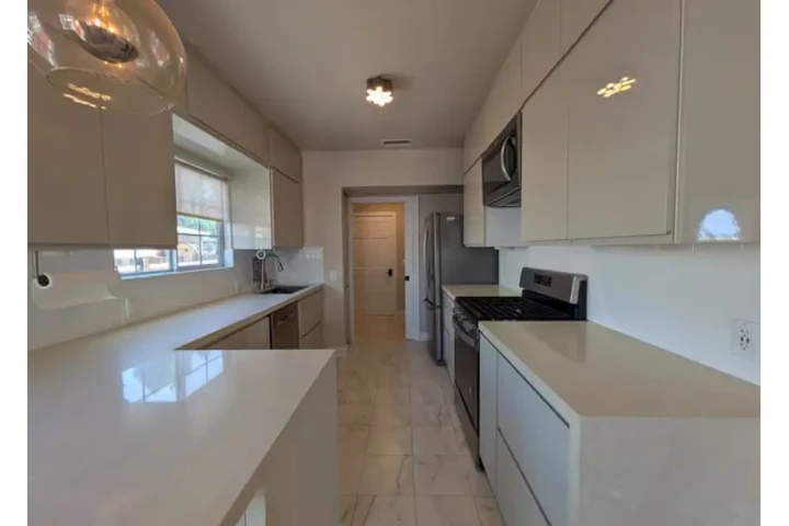 $2850 : Available 3 bedrooms Apt image 5