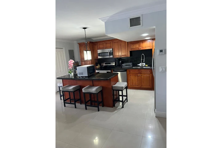 $3150 : Townhouse  3 /2.5 image 7