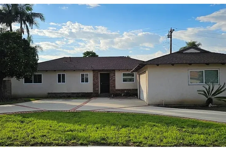 $2700 : BEAUTIFUL BACK HOUSE FOR LEASE image 1