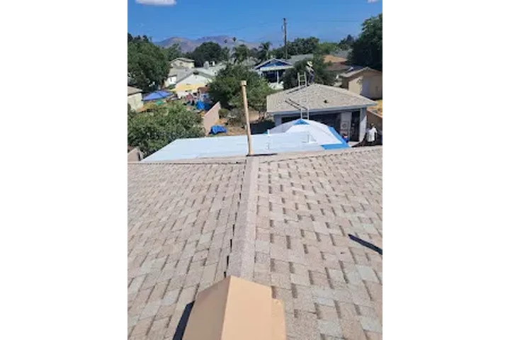 Lawson Roofing: Techos Seguros image 2