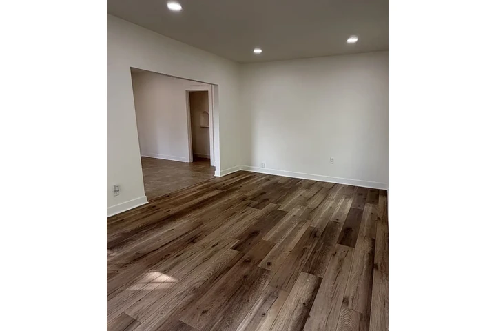 $980 : Fully Remodeled 2-Bedroom image 3