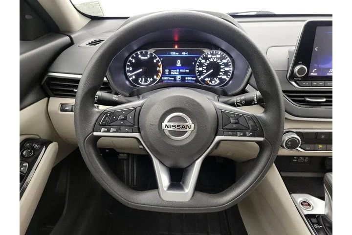 $13998 : Nissan Altima 2021 2.5 SV 4d image 10