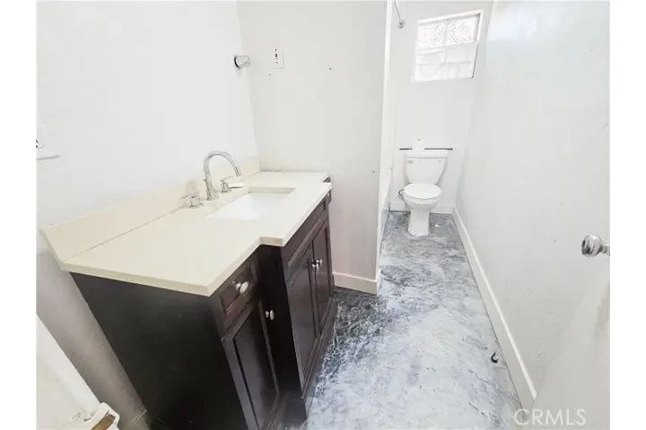 $2375 : CASA COMPLETAMENTE RENOVADA image 2