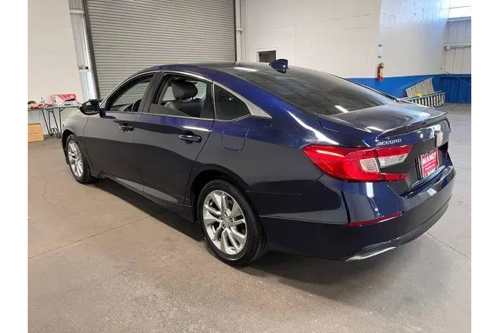 $20701 : Honda Accord 2018 LX 4dr Sed image 5