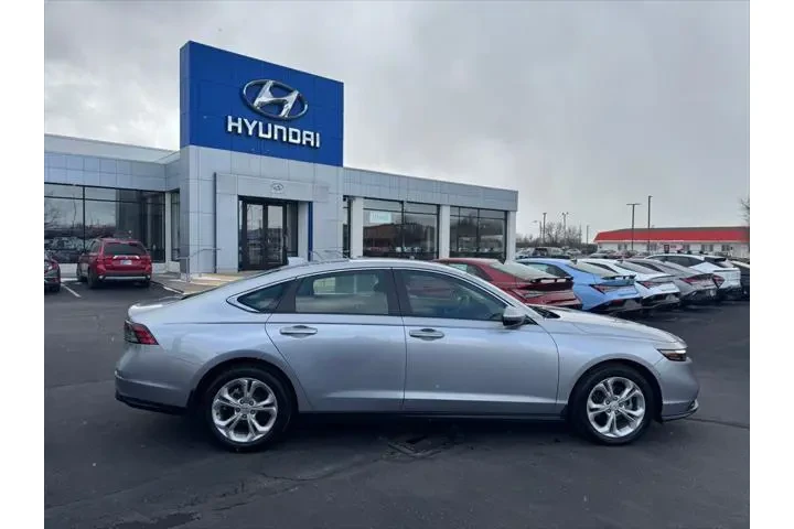 $25990 : Honda Accord 2024 LX 4dr Sed image 8