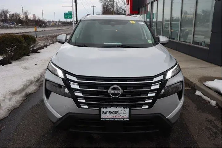 $22238 : Nissan Rogue 2025 SV 4dr Cro image 4