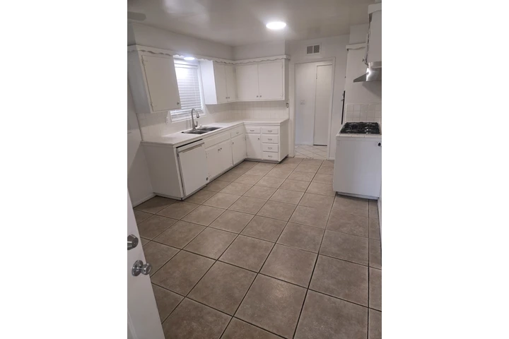 $3200 : Se Renta Casa image 2