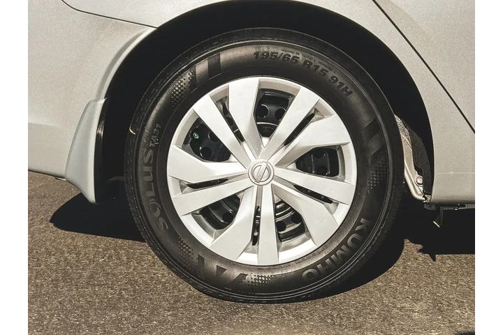 $20997 : Nissan Versa 2025 S 4dr Seda image 3