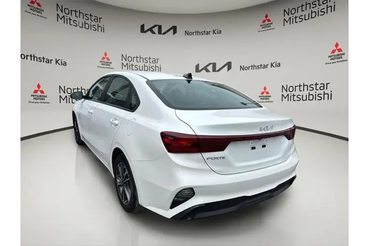 $17490 : Kia Forte 2024 LX 4dr Sedan image 3