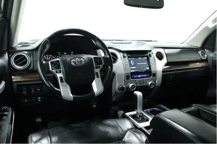 $28982 : Toyota Tundra 2018 4x4 Limit image 4