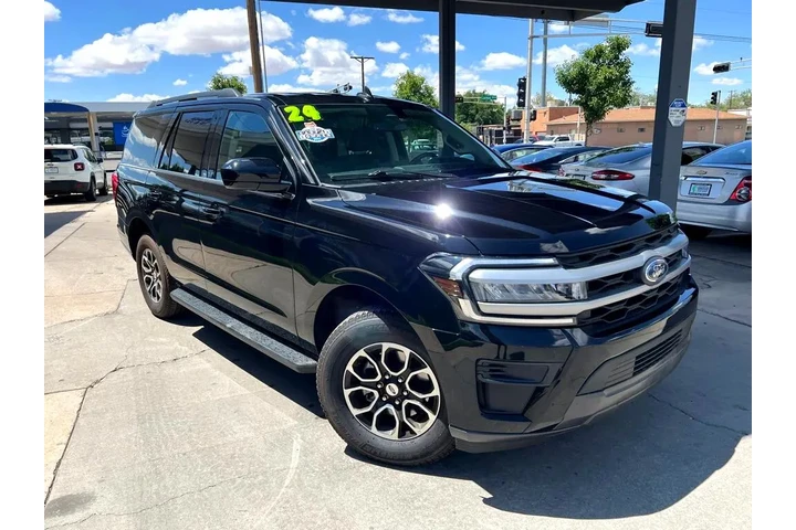 2024 Expedition XLT 4WD image 3