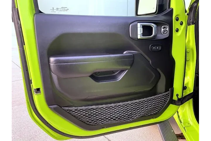 $27380 : Jeep Wrangler Unlimited 2021 image 9