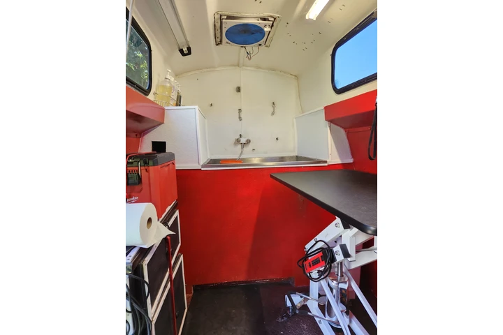$18000 : Van Chevrolet  Dog Grooming image 3