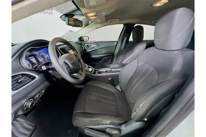 $9975 : Chrysler 200 2015 Limited 4d image 10