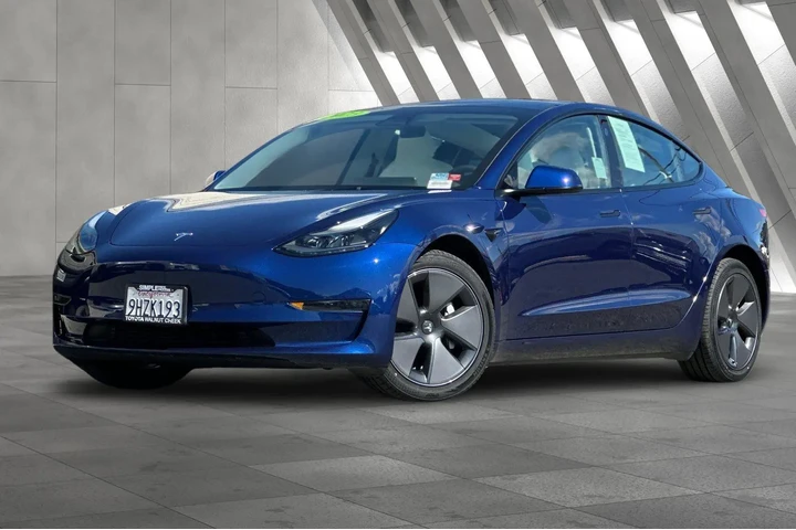 $26900 : Tesla Model 3 2023 4dr Sedan image 2