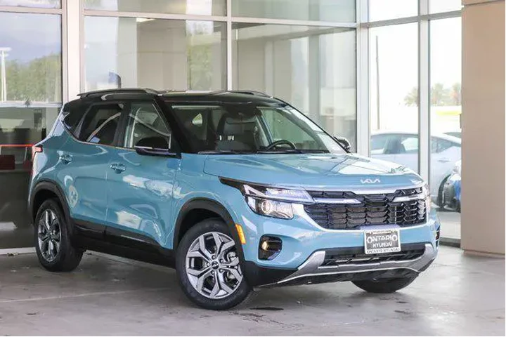 $19894 : Kia Seltos 2024 S 4dr SUV image 2