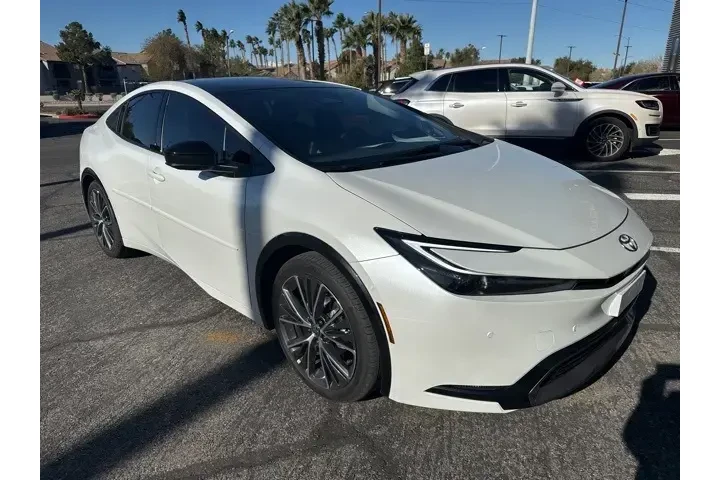 $34012 : Toyota Prius 2026 Limited 4d image 3