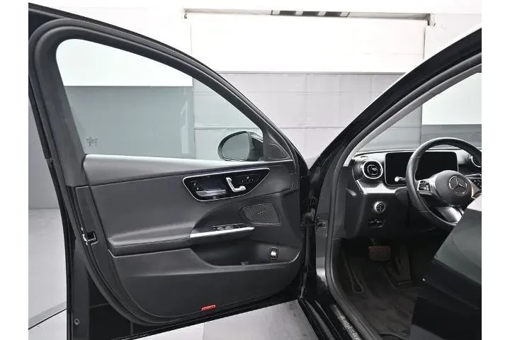 $30900 : Mercedes-Benz C-Class 2022 C image 8