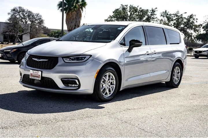 $27990 : Chrysler Pacifica 2024 Touri image 9