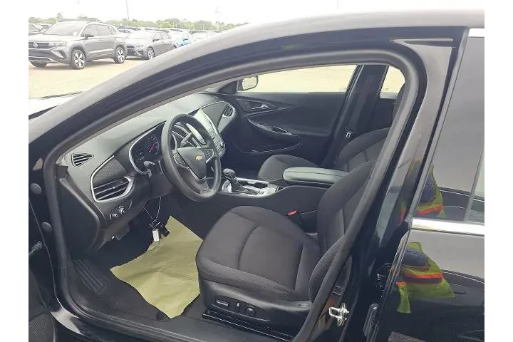 $16998 : Chevrolet Malibu 2023 LT 4dr image 5