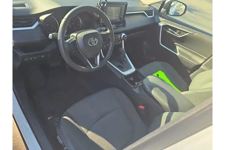 $29995 : Toyota RAV4 2021 AWD XLE 4dr image 7