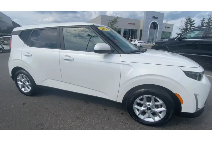 $19573 : Kia Soul 2023 LX 4dr Crossov image 4