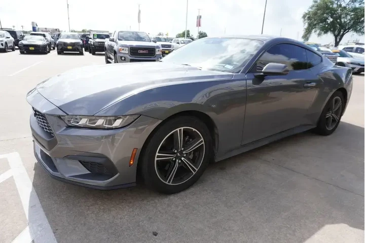 $32988 : Ford Mustang 2025 EcoBoost 2 image 3