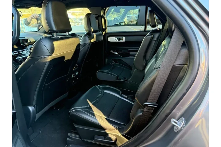 $38000 : Ford Explorer 2021 AWD ST 4d image 7