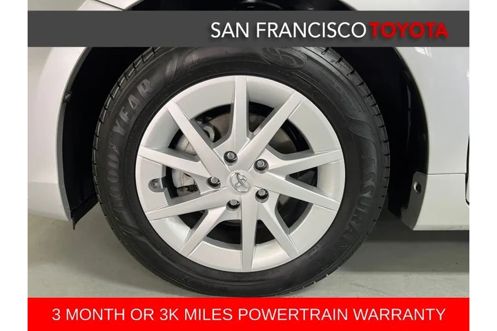 $15988 : 2012 Prius v Three image 9